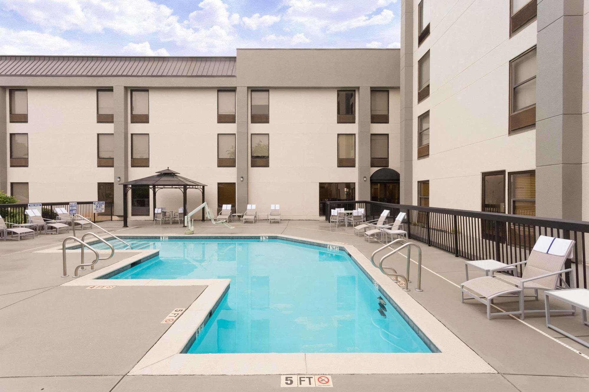 Wyndham Garden Greenville / Spartanburg Airport Kültér fotó